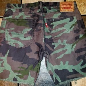Levi's slim 38 camo shorts